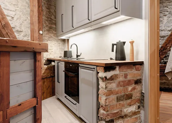 Stunning Three-level In Historic Old Town Appartamento *