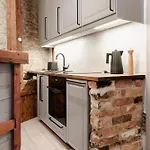 Stunning Three-level In Historic Old Town 公寓 *