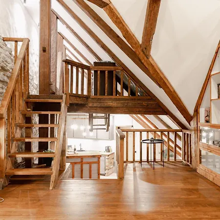 Stunning Three-level In Historic Old Town 公寓